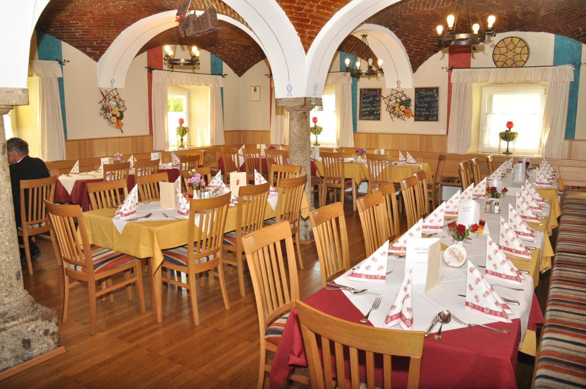 Stiftsgasthof Hochburg Zewnętrze zdjęcie