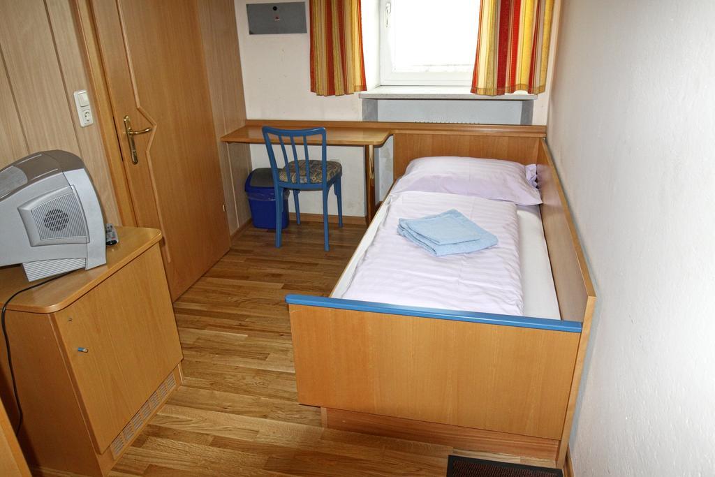 Stiftsgasthof Hochburg Pokój zdjęcie