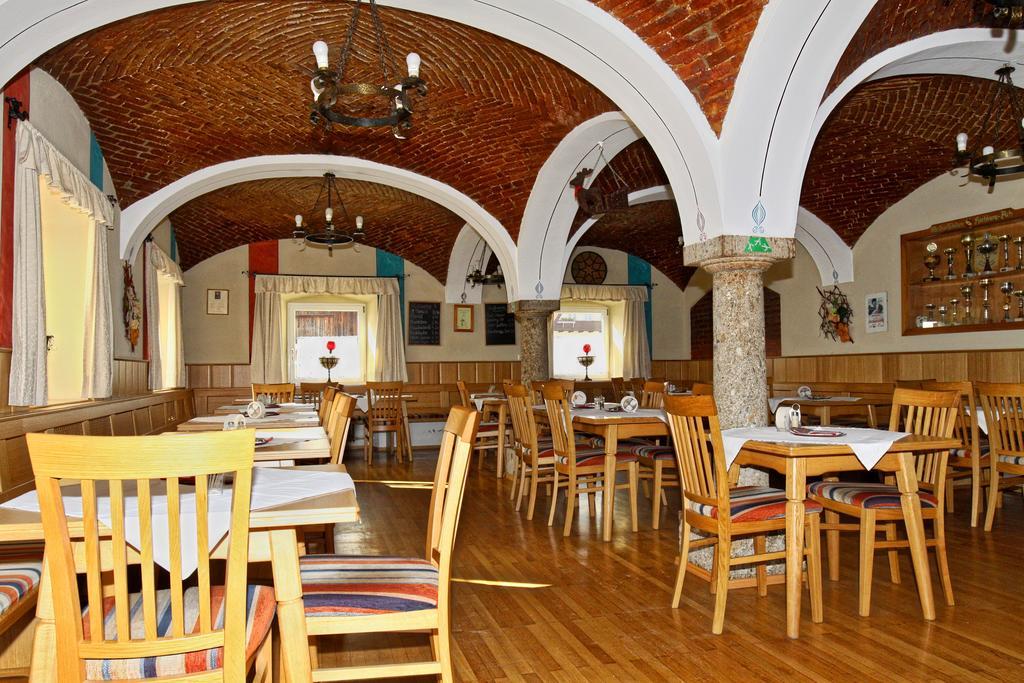 Stiftsgasthof Hochburg Zewnętrze zdjęcie